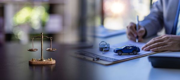 benefits of hiring a car accident lawyer